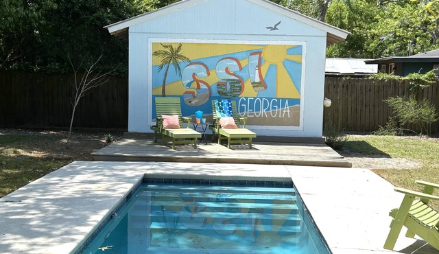 Great Location-Close to Everything. Adorable 3 BD/3 Bath Cottage with Pool! in St. Simons Island