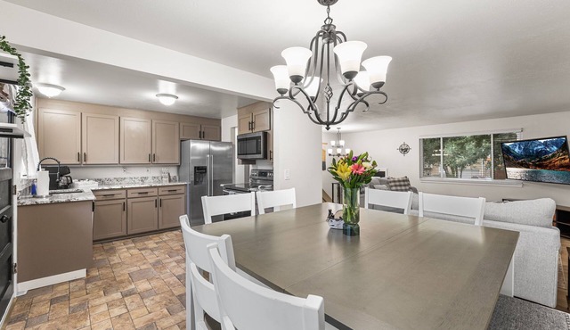 Group Friendly Castle Rock Retreat | Sleeps 13 | Games, BBQ & Patio in Castle Rock