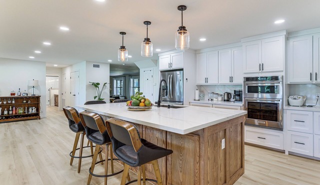 Group Getaway: Luxe Riverfront Gem in Los Fresnos!