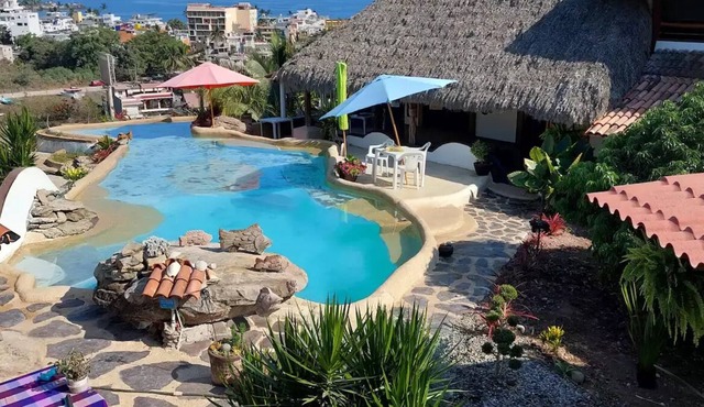 Guest House - 10 minute walk to beach, sleep 2 to15 beautiful pool w/ ocean view