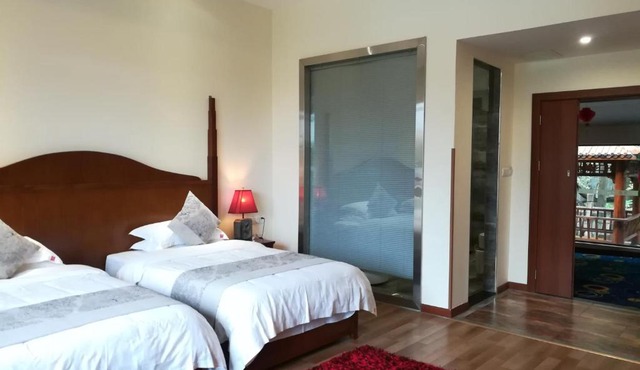 Guilin Crystal Crescent Moon Hotel