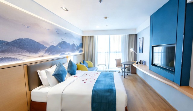 H Crytal Hotel (Jinma Road, Dalian Development Zone)
