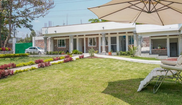 Hab. Priv | Restaurante + Servicios terapéuticos