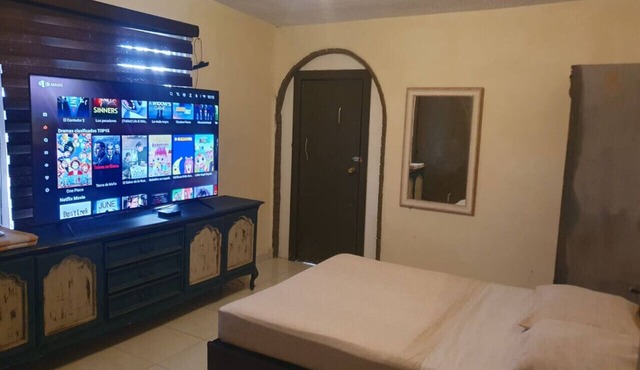 Habitación cerca del aeropuerto con alberca