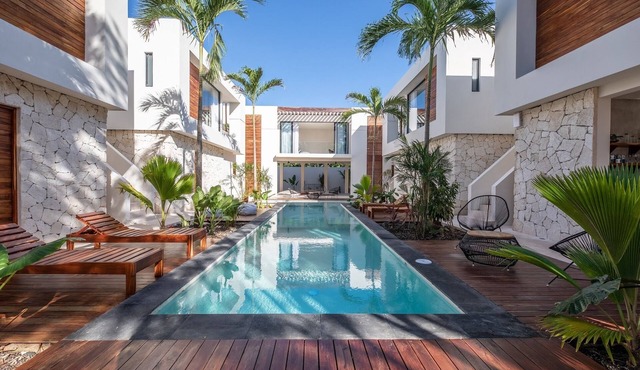 Hacienda 21 - 10 rooms, 6 pools, gym and yoga