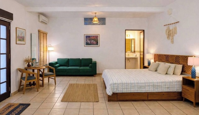Hidden Gem: Bright and spacious apartment, just steps from Oaxaca’s best spots!