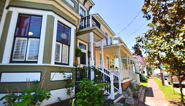 Historic John Starr 1892 Home! Pet Friendly 3 Bedroom Masterpiece~Summer Vaca! in Savannah