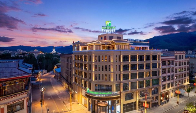 Holiday Inn Express Ganzi