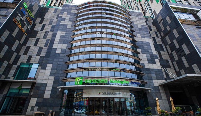Holiday Inn Express Yingkou Onelong Plaza by IHG