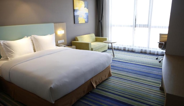 Holiday Inn Express Yingkou Onelong Plaza by IHG