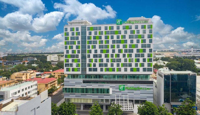 Holiday Inn & Suites Saigon Airport by IHG