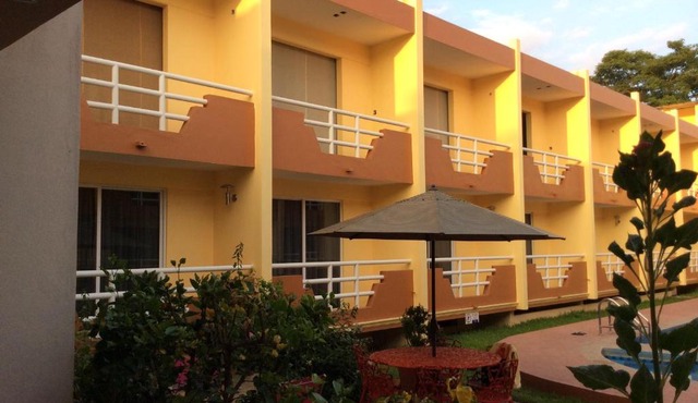 Hotel La Media Luna Inn