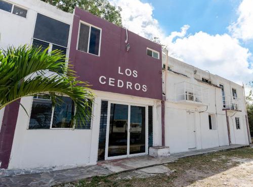 HOTEL LOS CEDROs