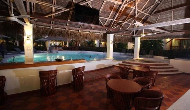 HOTEL VILLA BLANCA SUITES