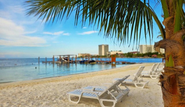 HotelZone frontbeach apartment 2 bedrooms 2 baths