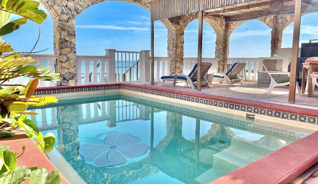 House of Arches -Stunning Views - 2Bed, 3Bath with Pool