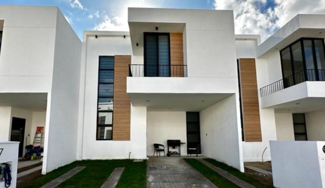 House Very Well Located Just 8 Minutes From the Beach