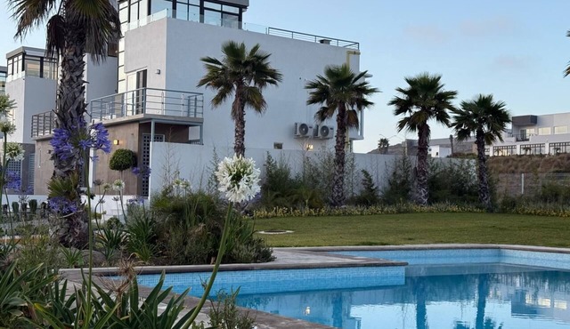 House with pool and ocean view 5 min from baja Fest