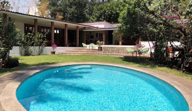 House with new heated swimming pool & staff (2)
