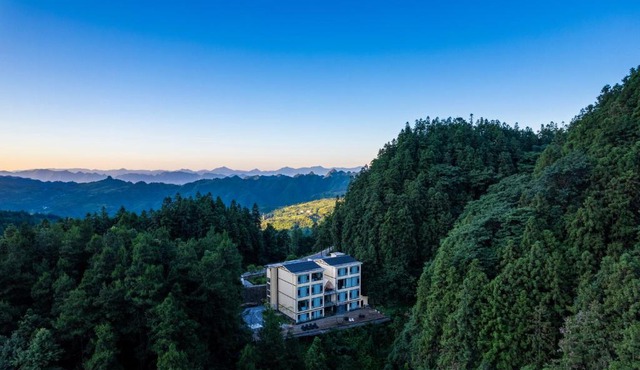 Huagu Jianzhu Guesthouse (Zhangjiajie National Forest Park Branch)