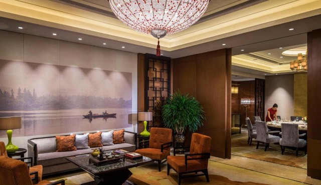 HUALUXE Yangjiang City Center
