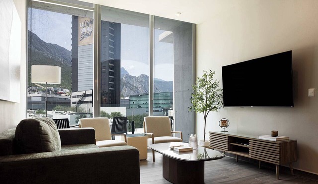 Huasteca Mountain Views, Pool, Gym & Balcony