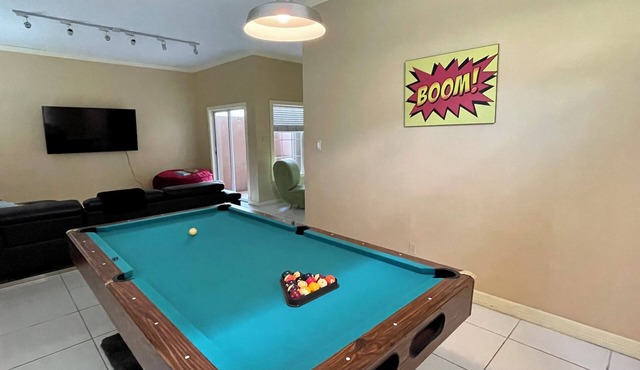 Huge 2600sf 4 bedroom 4.5 bath Condo close to SpaceX and South Padre Island