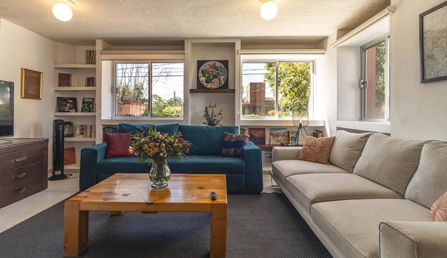 Huge apartment, top location w/terrace. 4bd 3.5ba