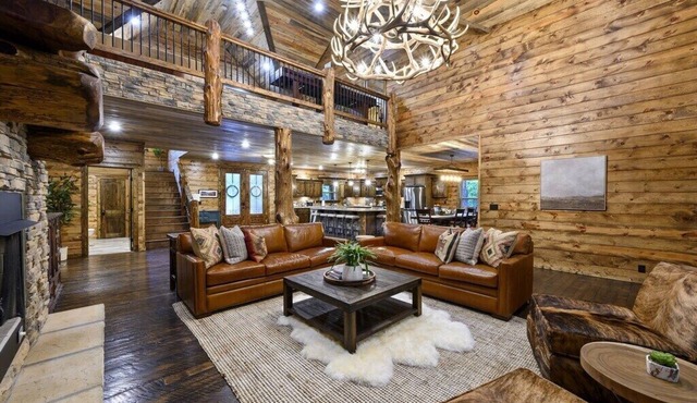 Hunter's Creekside Lodge in Broken Bow