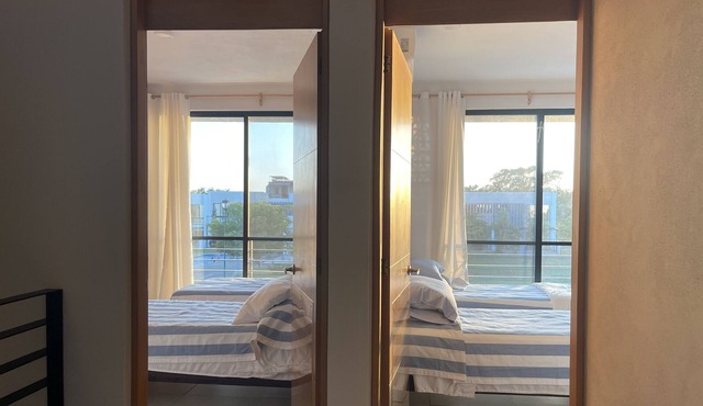 I rent 2 rooms and 2 sofás of my house