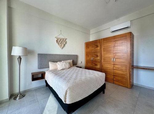 Ideal Area, Comfy Bed, 4 Blocks from 5th & Shops