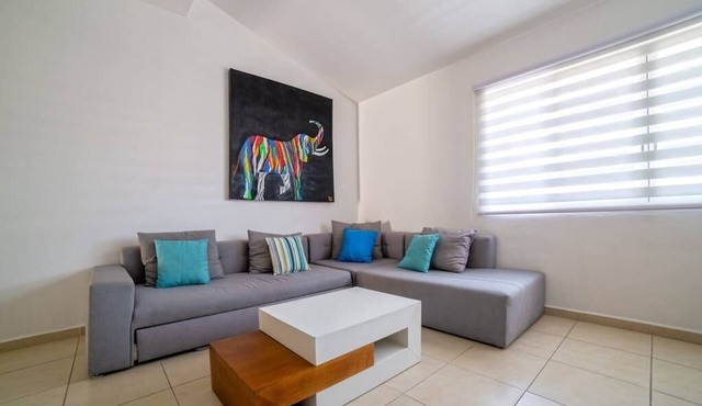 In Versalles spacious condominium
