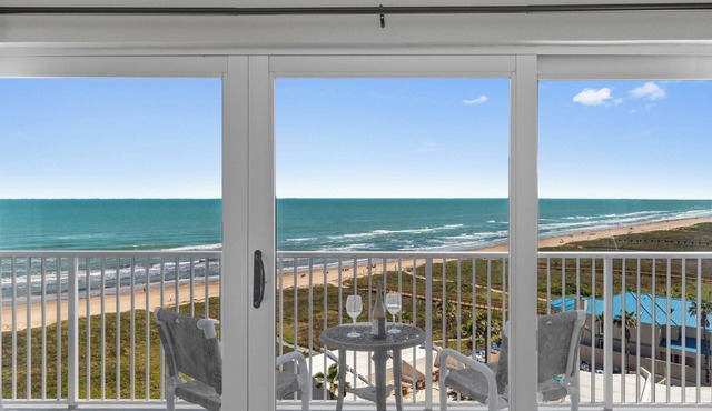 INCREDIBLE BEACH AND BAY VIEWS CORNER UNIT
