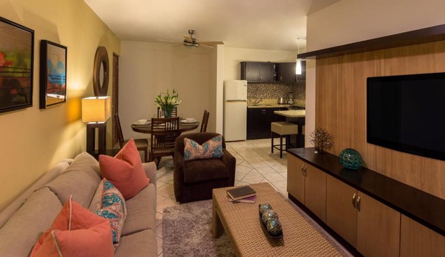 Irresistible 2BD PH Close to Beach