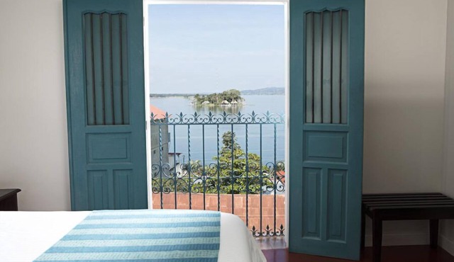 Isla de Flores Hotel