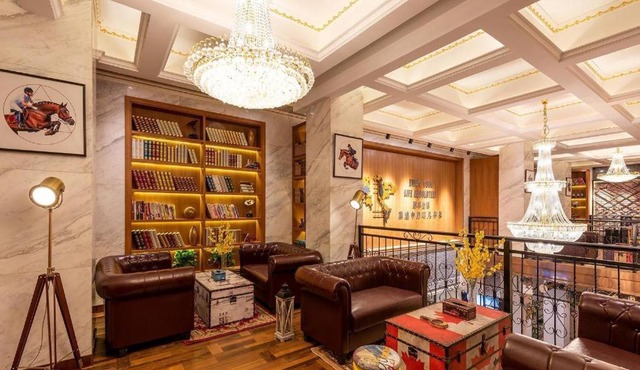 James Joyce Coffetel Anyang Railway Station Wenfeng Avenue Yinxu Scenic Spot