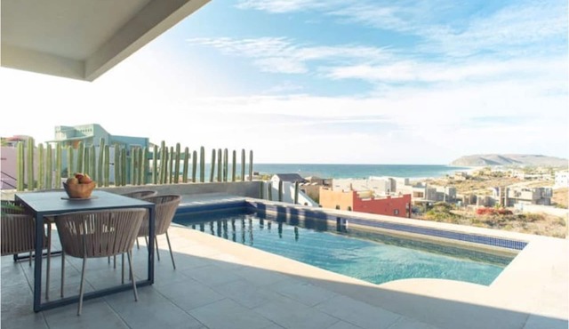 Jaw dropping Ocean and Mountain Views!