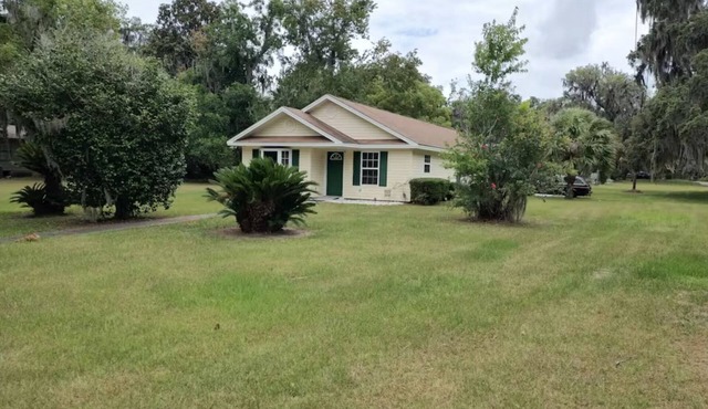 Karen’s Cove Charming 2-bedroom house in terrific Darien with WiFi, AC in Darien
