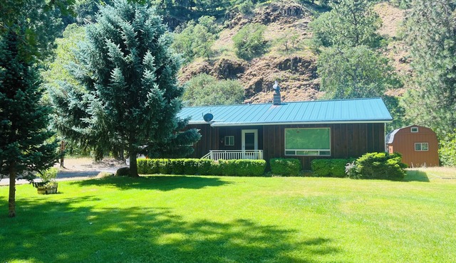 Klickitat River's Edge Retreat in Klickitat