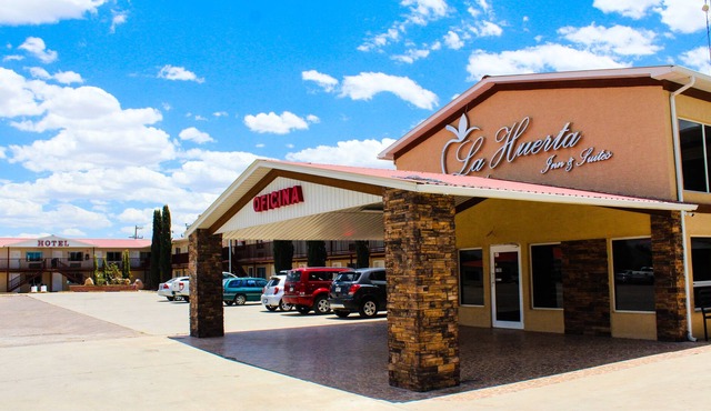 La Huerta Inn & Suites