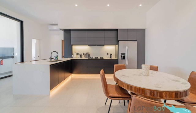 La Paz Dream Home: Ocean Views, Family Fun & BBQ Evenings