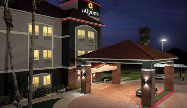 La Quinta Inn & Suites by Wyndham Raymondville