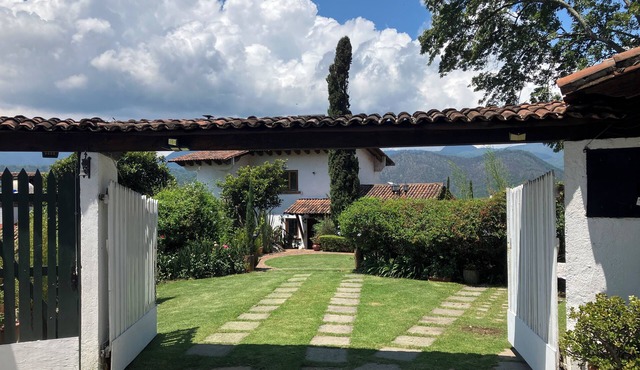 Lake front 4-bedroom house, amazing views, walking distance to down town