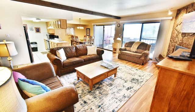 Lakefront, Amazing Views, In Town. Available for 30 Days or More Only in Dillon