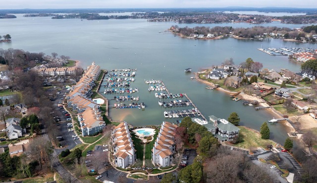 Lakefront Condo in Cornelius