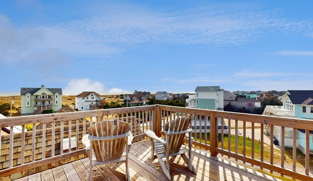 Lakefront dog-friendly home w/private hot tub, fireplace, outdoor pool & tennis in Waves