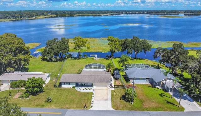 LAKEFRONT home with boat dock, 3 Bedrooms, 2 Baths on Lake Hernando! in Hernando