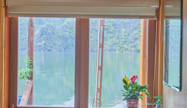 Lan Ha Floating Homestay