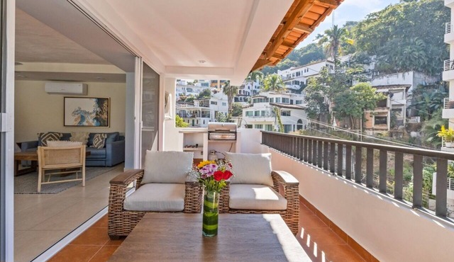Large and modern condo in Old Town PV, 6 min. walk to beach and Malecon!