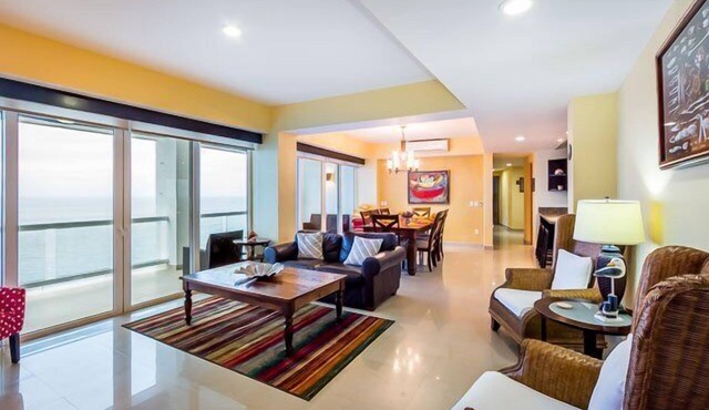 Large Condo, Heated Pool, Sauna, Massage Room